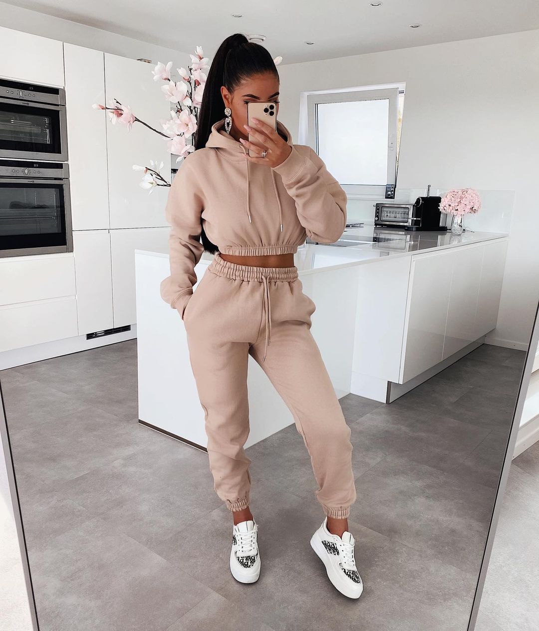 Zweiteiler-Sportset | Cropped Hoodie & Jogginghose | Lässiger Komfort
