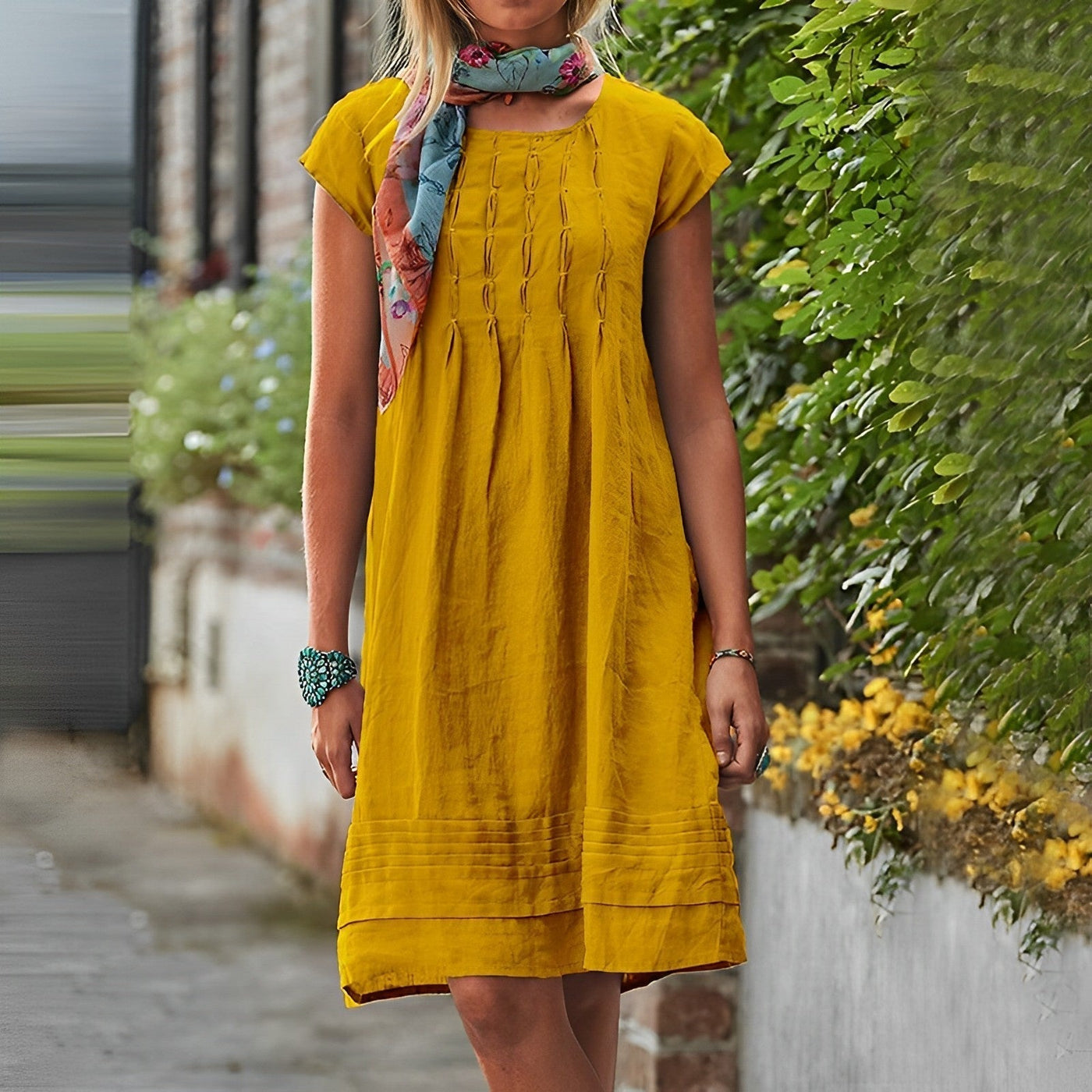Avelena | Schönes Schlichtes Kleid mit Kurzen Ärmeln
