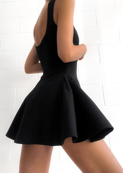 Tailliertes Mini-Kleid | Ärmellos & Eleganter | Zeitlose Eleganz