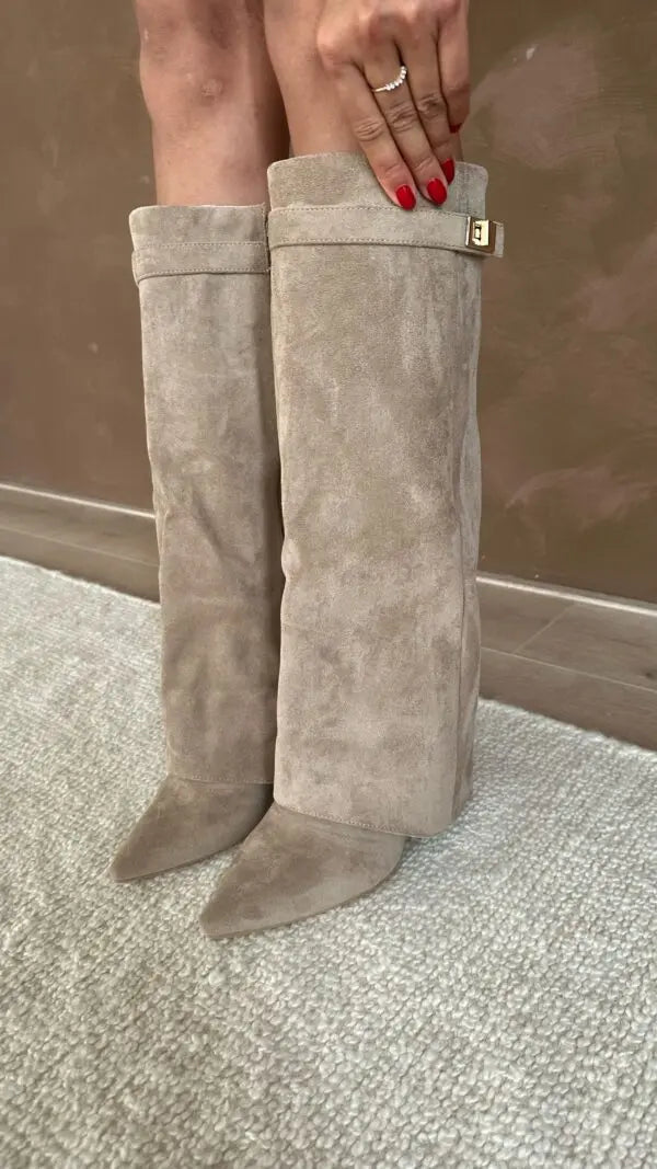 Damenstiefel mit weitem Beinabschluss – Eleganter Retro-Look in Beige