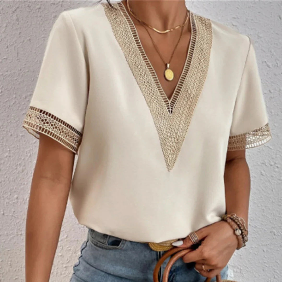 Elyria – Elegante Spitzenbluse mit V-Ausschnitt