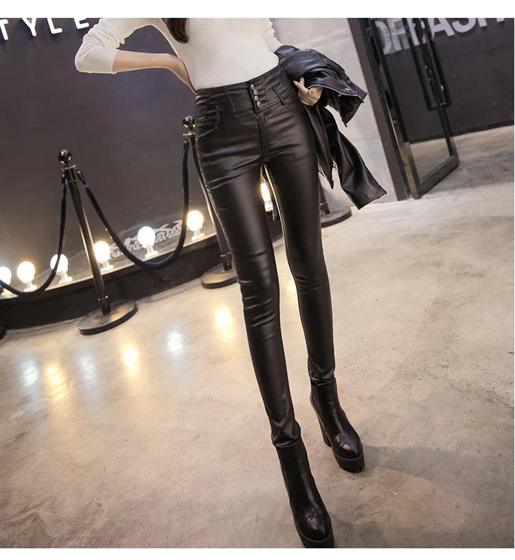 Calidora – Röhrenhose aus Leder mit hoher Taille