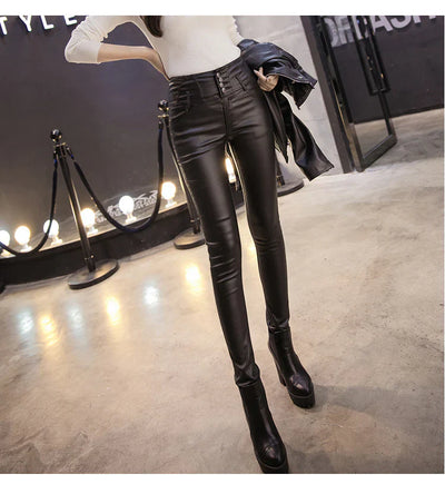 Calidora – Röhrenhose aus Leder mit hoher Taille