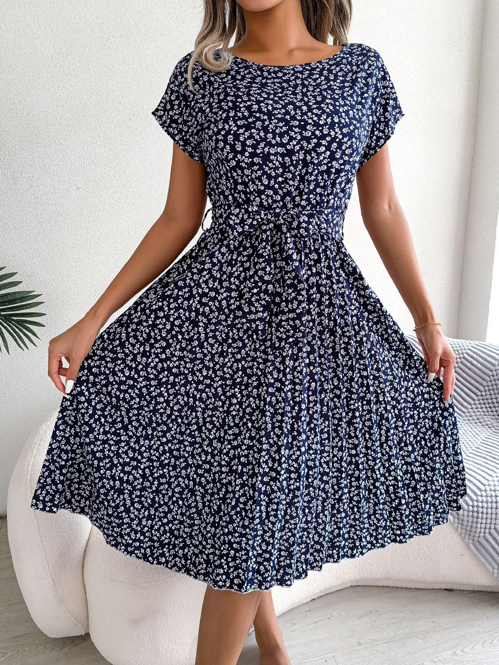 Geblümtes Midikleid mit Gürtel | Feminine Leichtigkeit | Perfekt für den Sommer