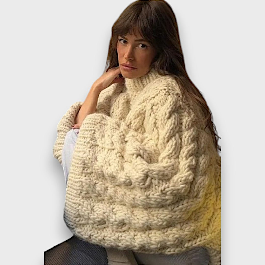 Knita – Grobstrickpullover mit Zopfmuster