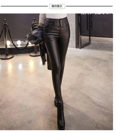 Calidora – Röhrenhose aus Leder mit hoher Taille