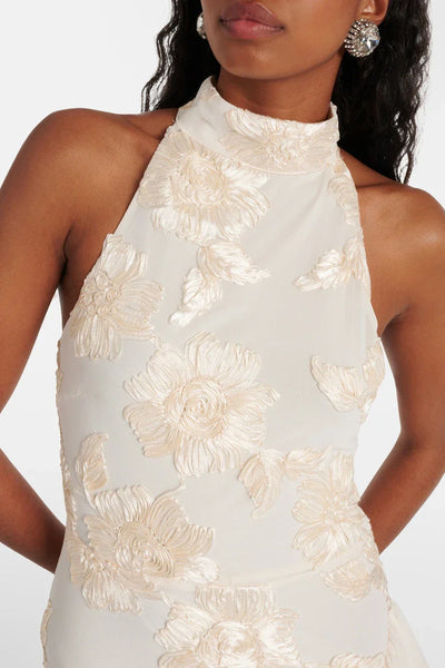 Asymmetrisches Abendkleid | Florale Stickerei & Volantdetails | Elegante Raffinesse