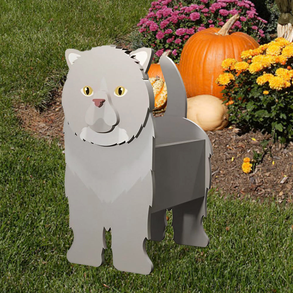 Exotische Kurzhaarkatze im Blumentopf