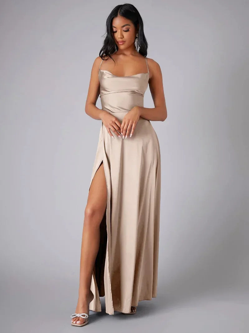 Julija | Maxikleid mit fließendem Seidenmuster und elegantem Rücken