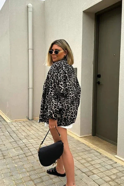 Oversized-Bomberjacke | Reißverschluss & Statement-Print | Modische Coolness