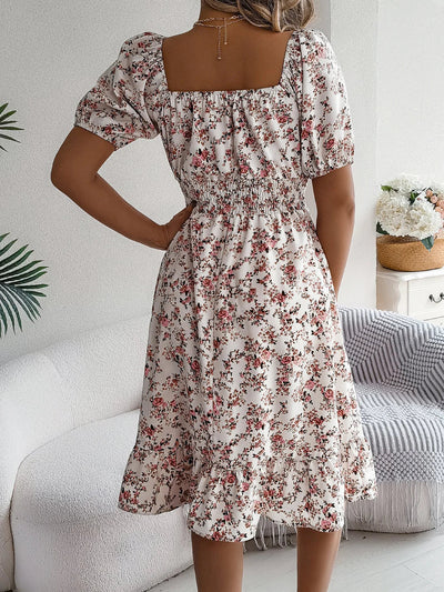 Salvora – Elegantes Kleid mit Blumenmuster und quadratischem Ausschnitt