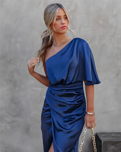 Onyxia – Luxuriöses Satin-Midikleid