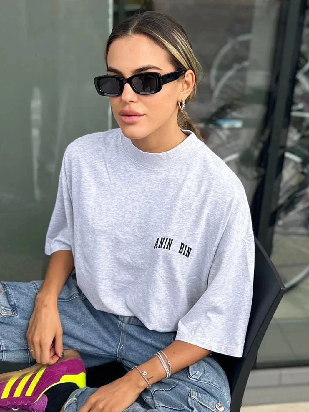 Oversized Damen T-Shirt in Grau mit kleinem Logo-Print