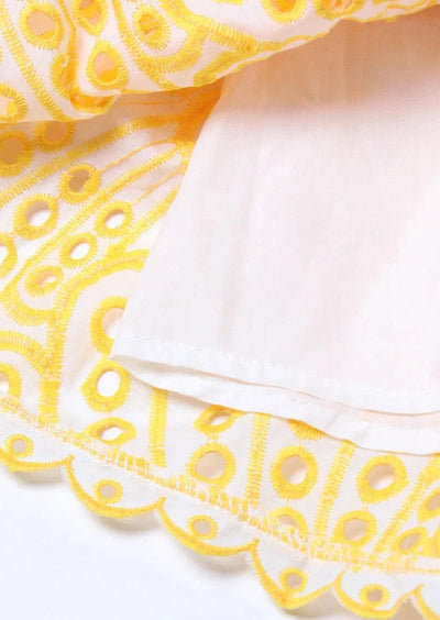 Schulterfreies Minikleid | Smock-Design & Lochstickerei | Sommerliche Leichtigkeit