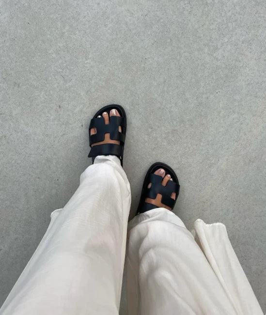 Collin – Moderne Cutout-Sandalen