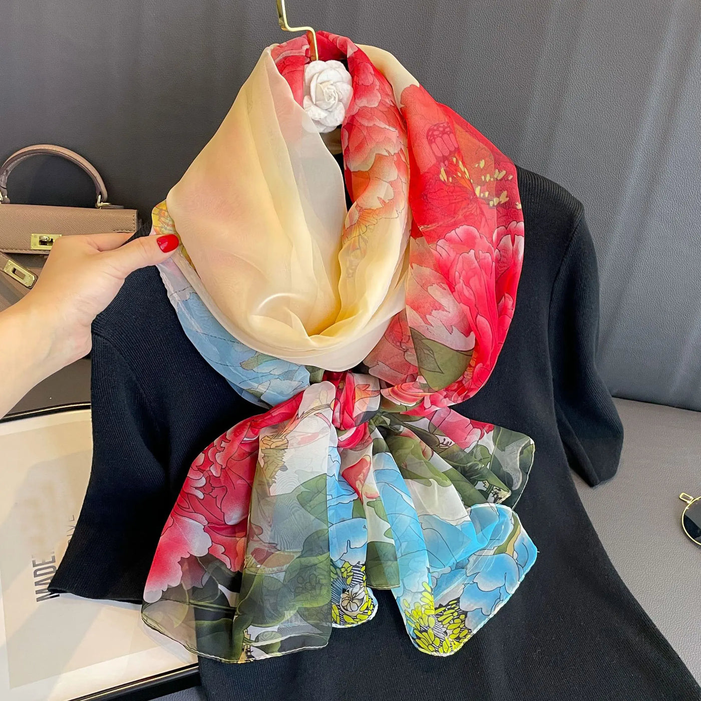 Matilda | Seidenschal mit elegantem Design und weicher Textur für kalte Tage (Saison 2)