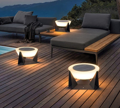 Solarbetriebene LED-Außenlampe mit geometrischem Design