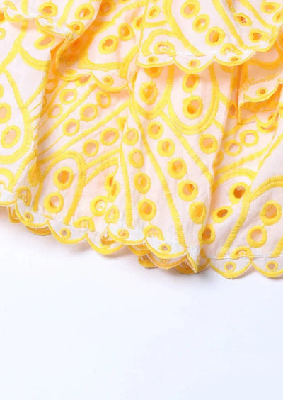 Schulterfreies Minikleid | Smock-Design & Lochstickerei | Sommerliche Leichtigkeit