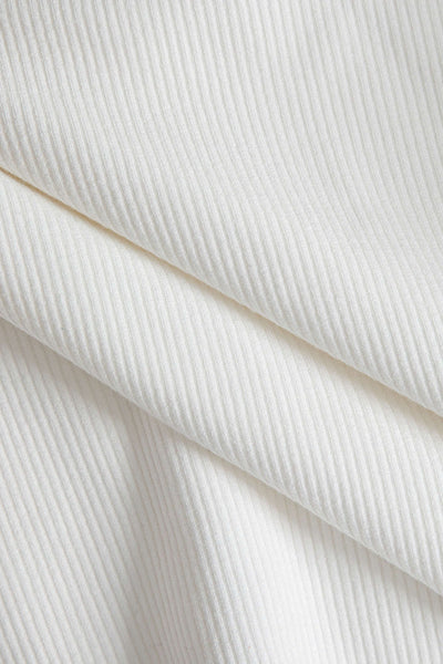 Dominique | Figurbetontes Langarm-Poloshirt mit tiefem V-Ausschnitt und eleganten Knopfdetails