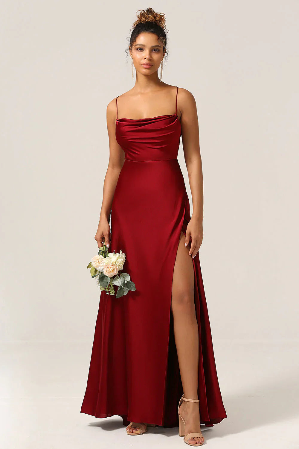 Julija | Maxikleid mit fließendem Seidenmuster und elegantem Rücken