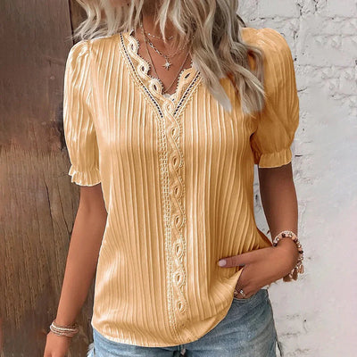 Clarielle – Bezaubernde Plissee-Bluse mit V-Ausschnitt