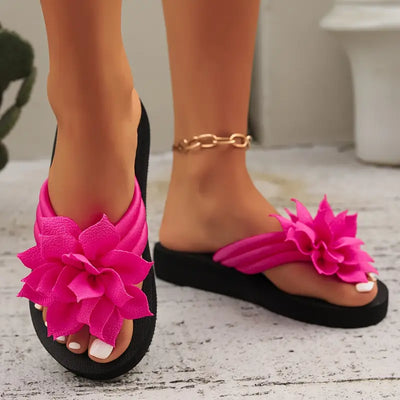 Lirienne – Plateau-Flip-Flops mit Blumen-Akzent