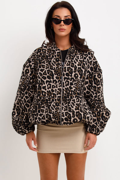 Oversized-Bomberjacke | Reißverschluss & Statement-Print | Modische Coolness
