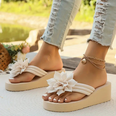 Seraphielle – Charmante Plateau-Sandalen mit Blumenmuster