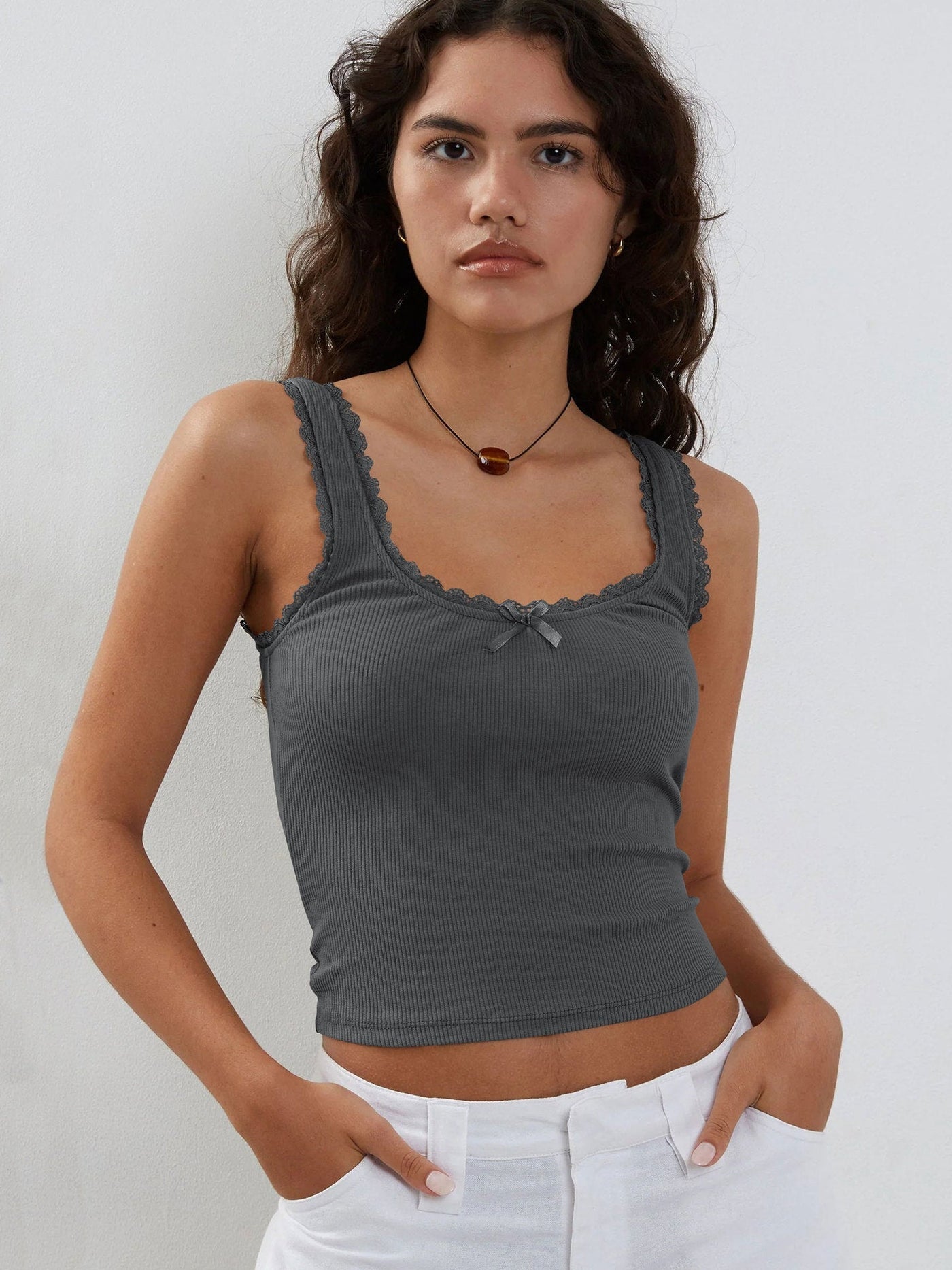 Lea | Romantisches Ripp-Tanktop mit Spitzenbesatz