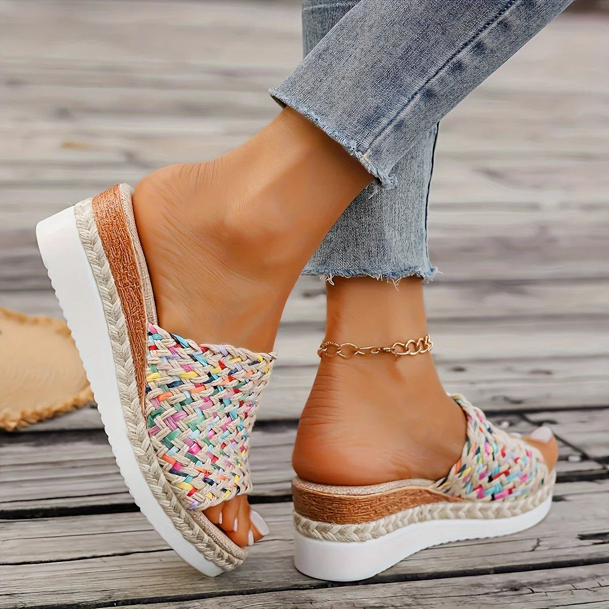 Celestine – Trendige Plateau-Sandalen mit Webmuster