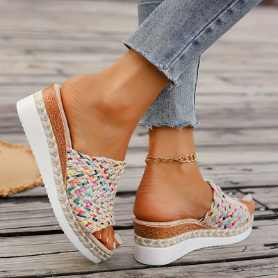 Celestine – Trendige Plateau-Sandalen mit Webmuster
