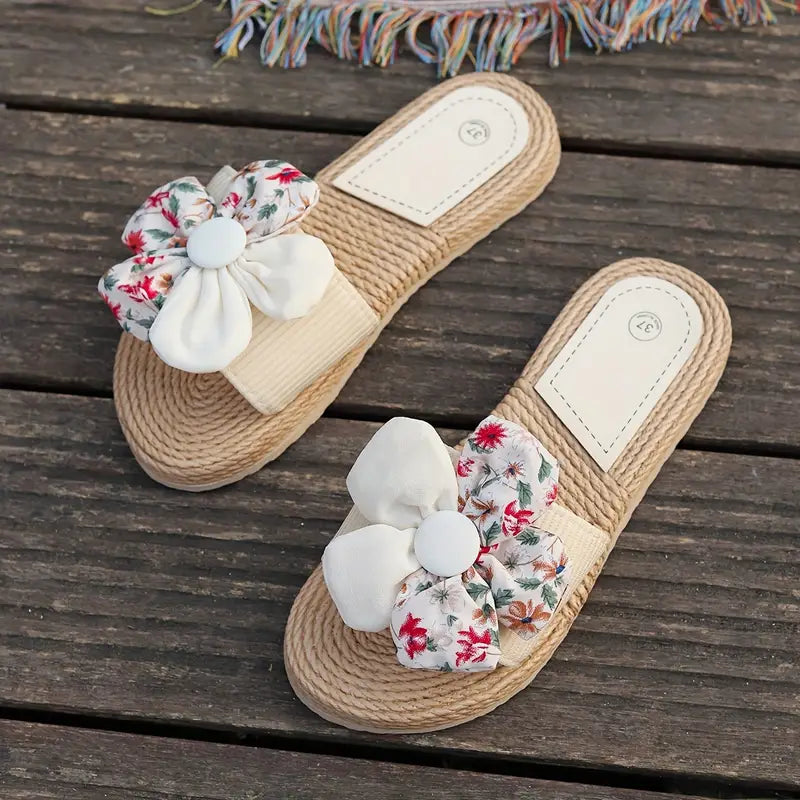 Olee – Stilvolle Slides mit Blumenschleife