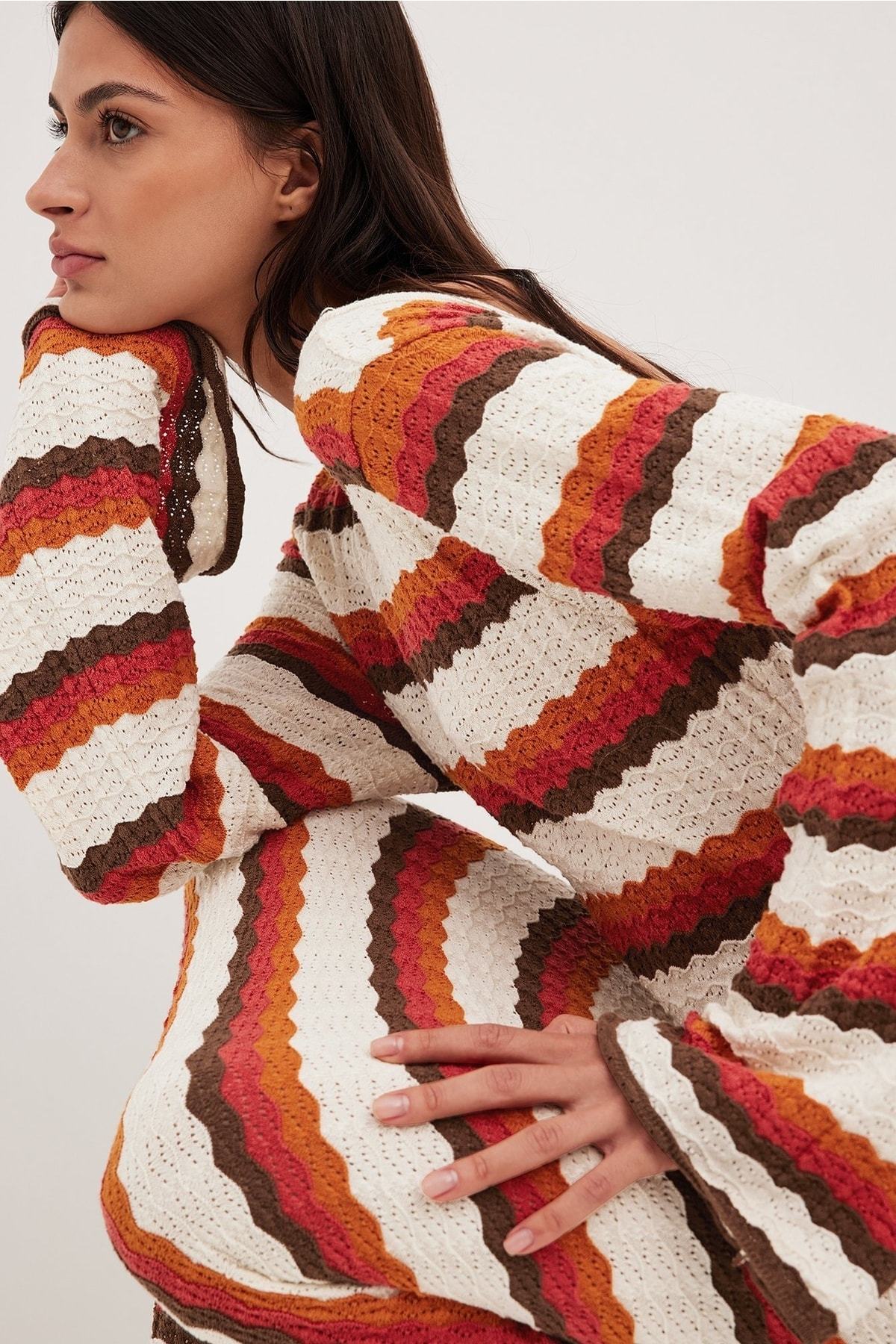 Avelena | Gewebtes Rückenfreies Maxi-Strickkleid mit Zickzackmuster