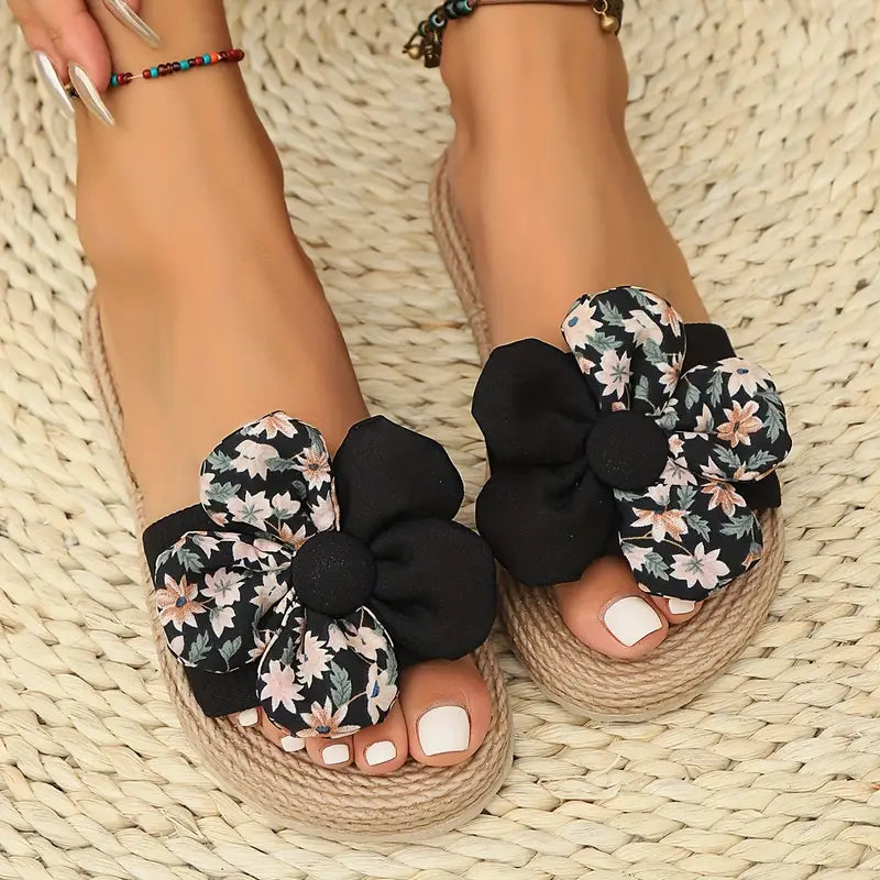 Olee – Stilvolle Slides mit Blumenschleife