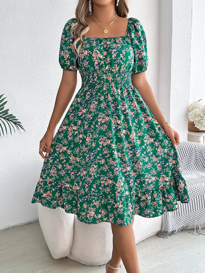 Salvora – Elegantes Kleid mit Blumenmuster und quadratischem Ausschnitt