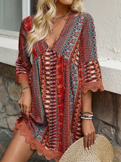 Mindy – Stilvolles Minikleid mit V-Ausschnitt und Boho-Print