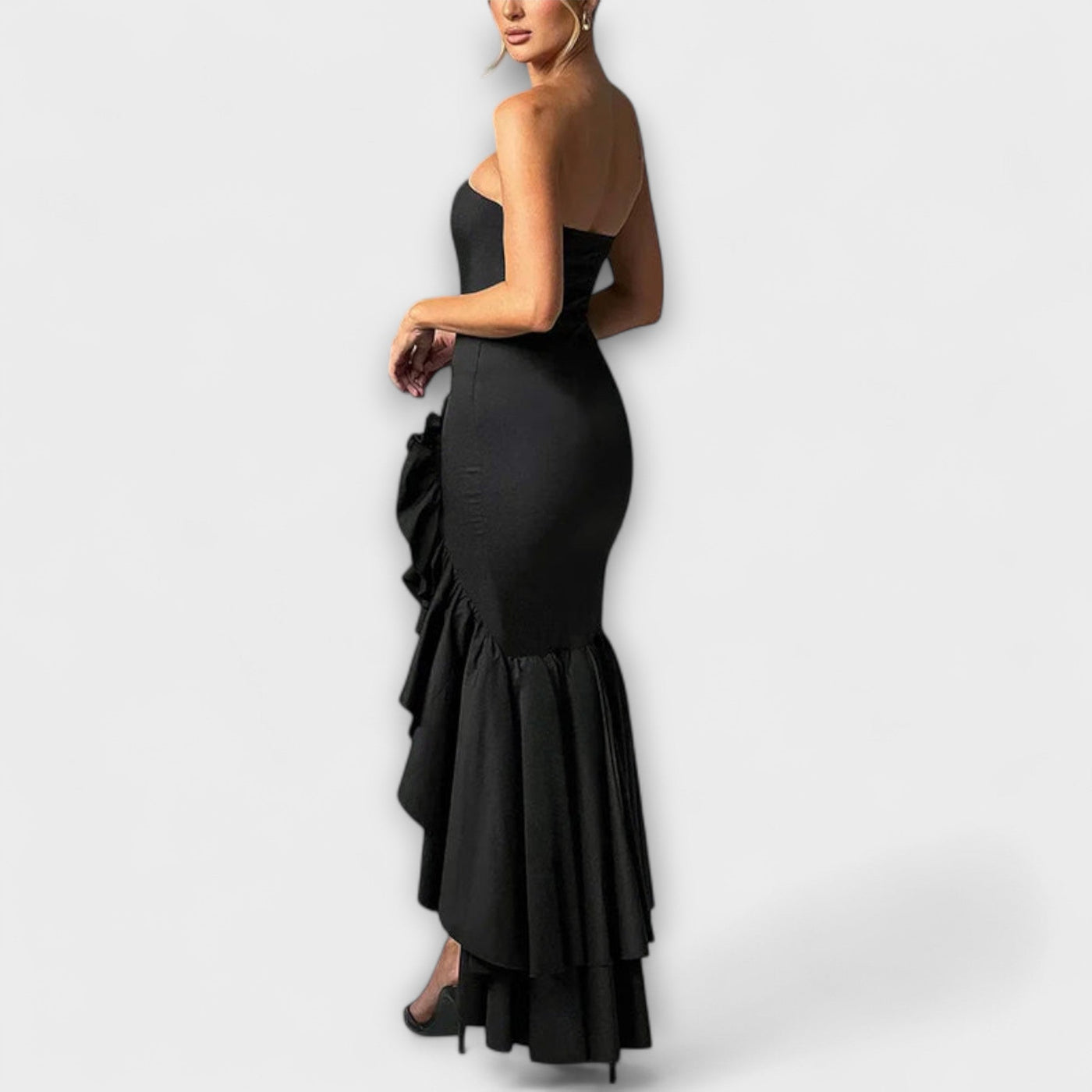 Zuri - Asymmetrisches Off-Shoulder Maxi-Kleid in Slim Fit