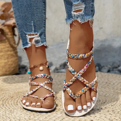 Ginavelle – Stilvolle Sandalen mit geflochtenen, mehrfarbigen Riemchen