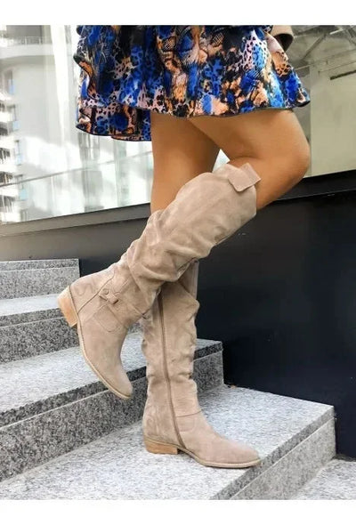 Kniehohe Stiefel | Veloursleder-Optik & Raffinierte Details | Femininer Chic