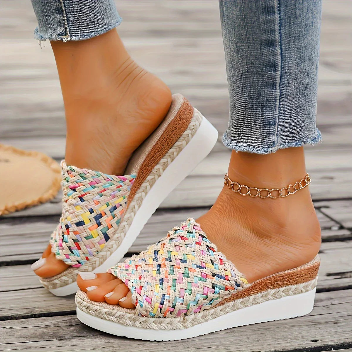 Celestine – Trendige Plateau-Sandalen mit Webmuster