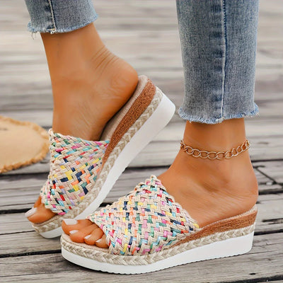 Celestine – Trendige Plateau-Sandalen mit Webmuster