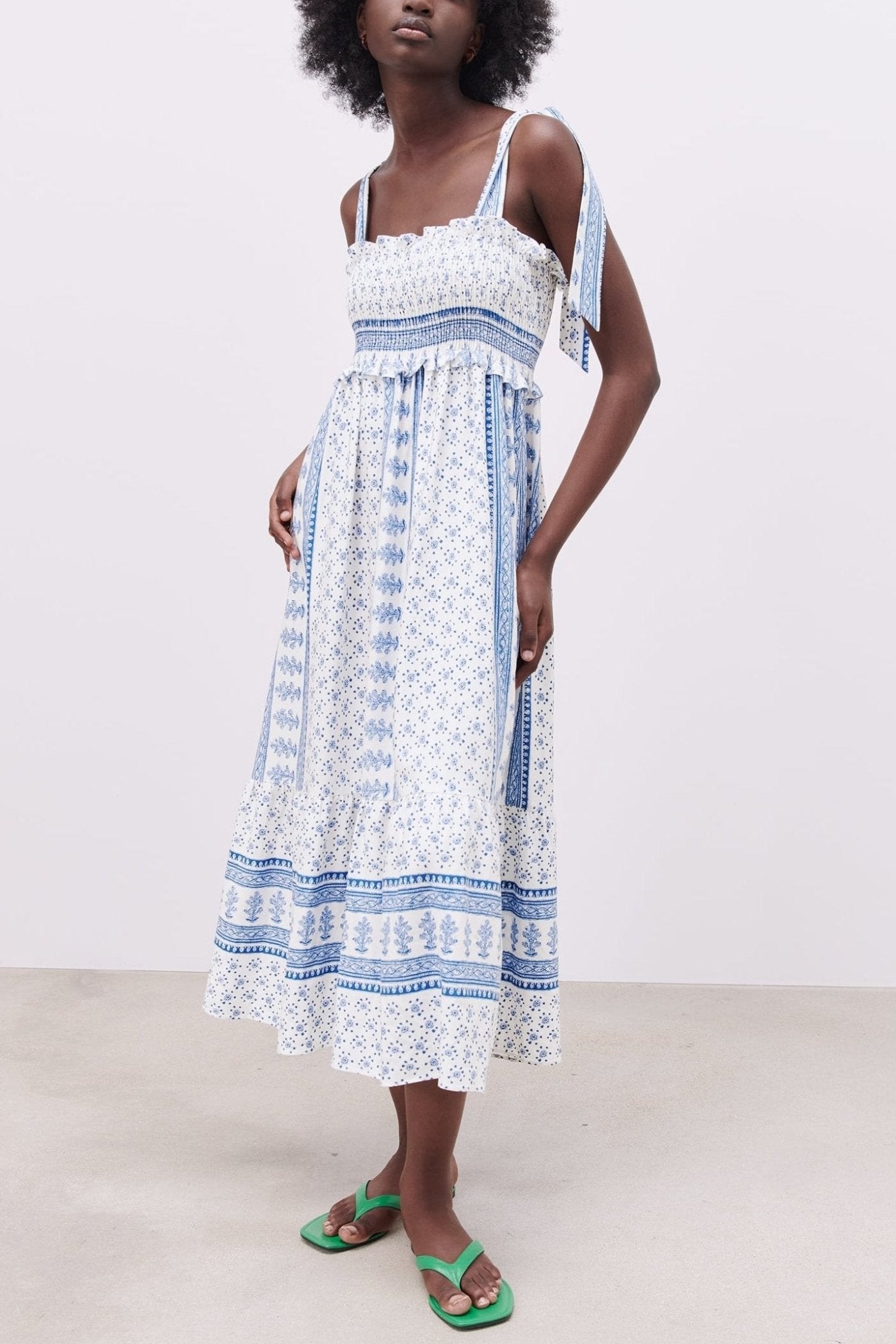 Avelena | Midikleid mit Gerafften Trägern