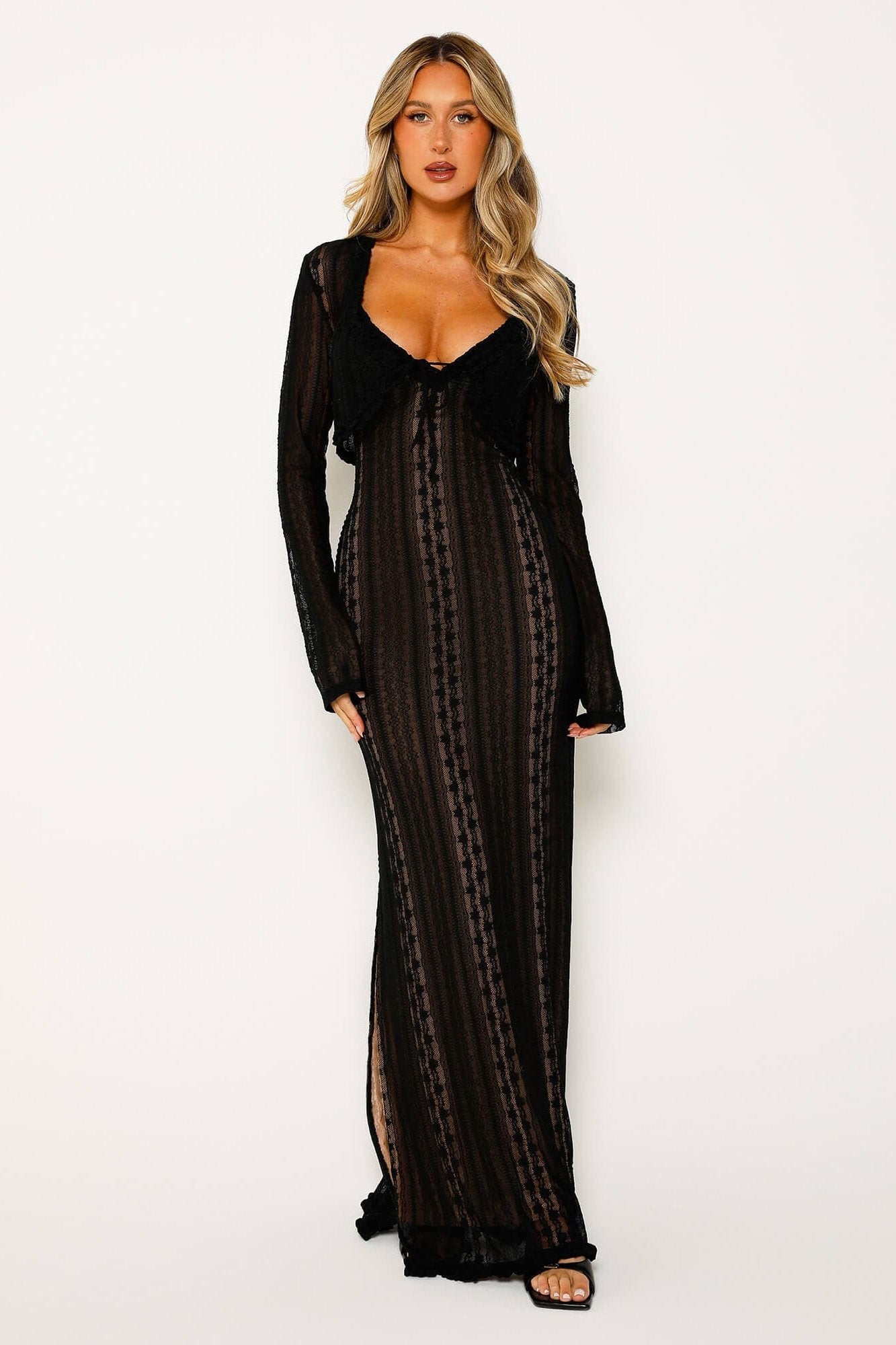 Avelena | V-Neck Lace Set